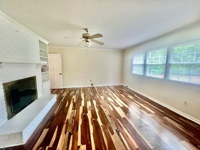 Building Photo - 4 BR, 1 car garage, Very desirable Pine Valley Community and Schools! Fenced yard! Hard wood floo...