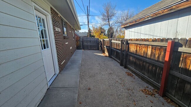 Building Photo - Multi Family Ranch Home in Westminster