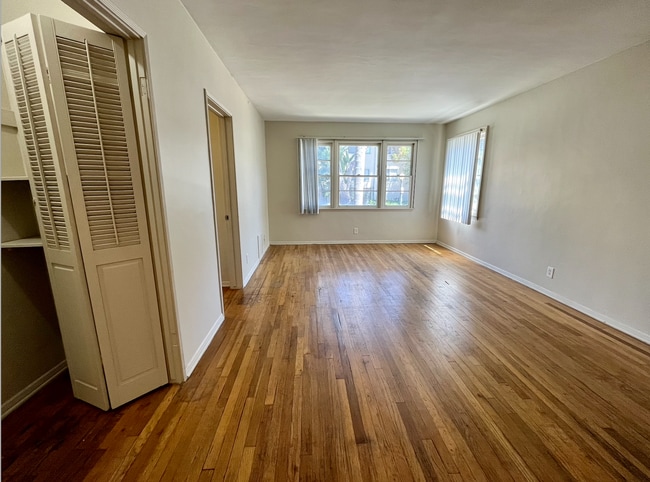 Interior Photo - 605 Kelton Ave