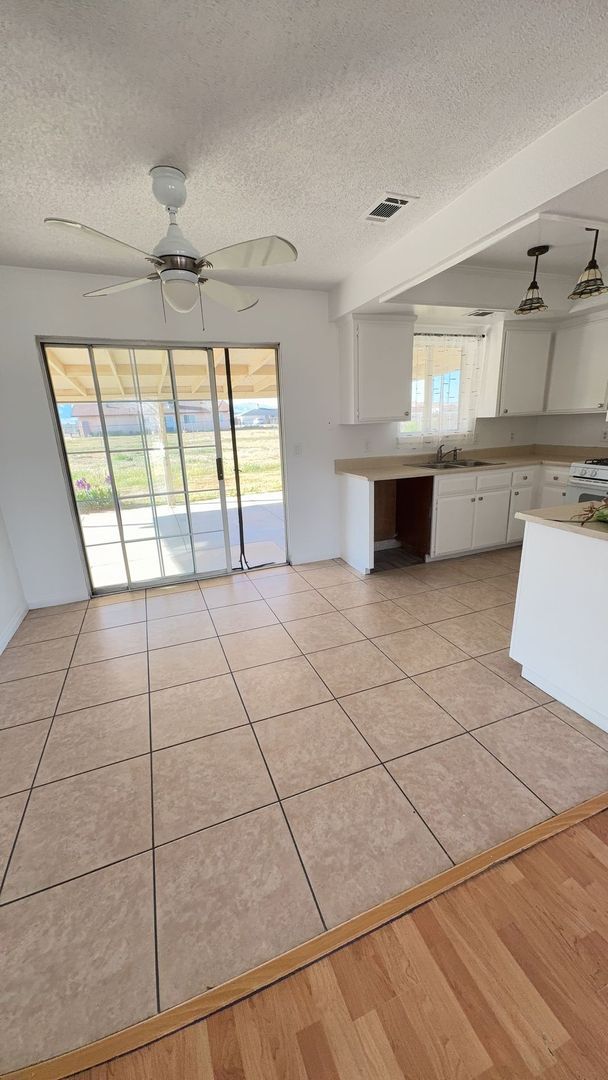 Building Photo - 3 BEDROOM APPLE VALLEY HOME