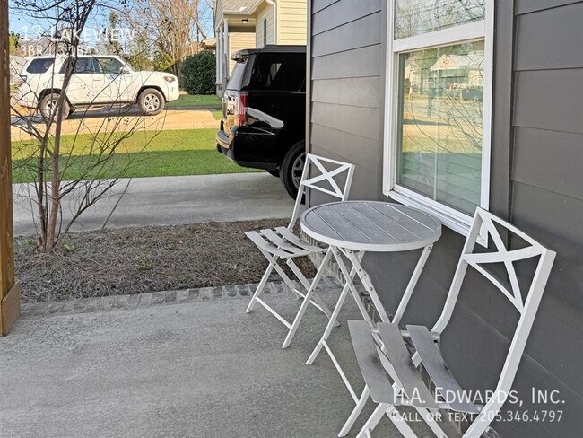 Building Photo - 13 Lakeview-