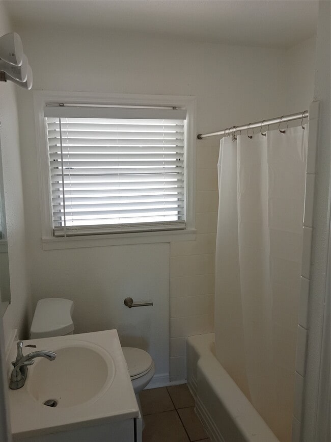 Building Photo - 10330 S Oswego St