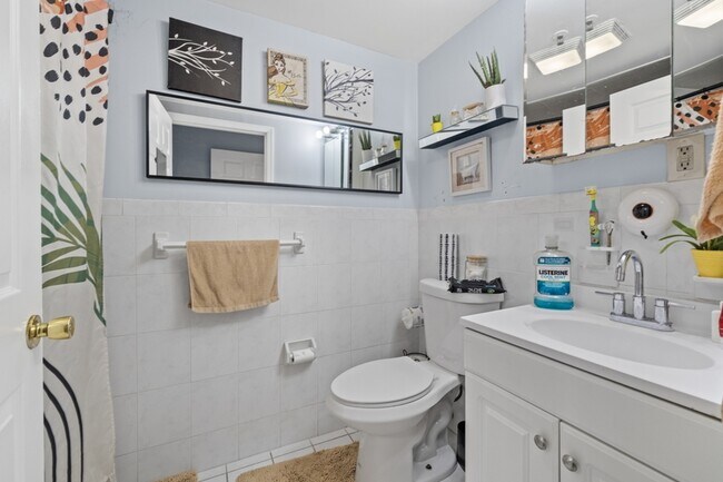 Building Photo - 587 70th St