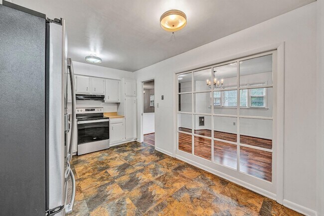 Building Photo - 5260 Crossbow Cir