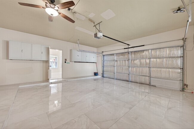 Building Photo - 6710 Creek Village Dr