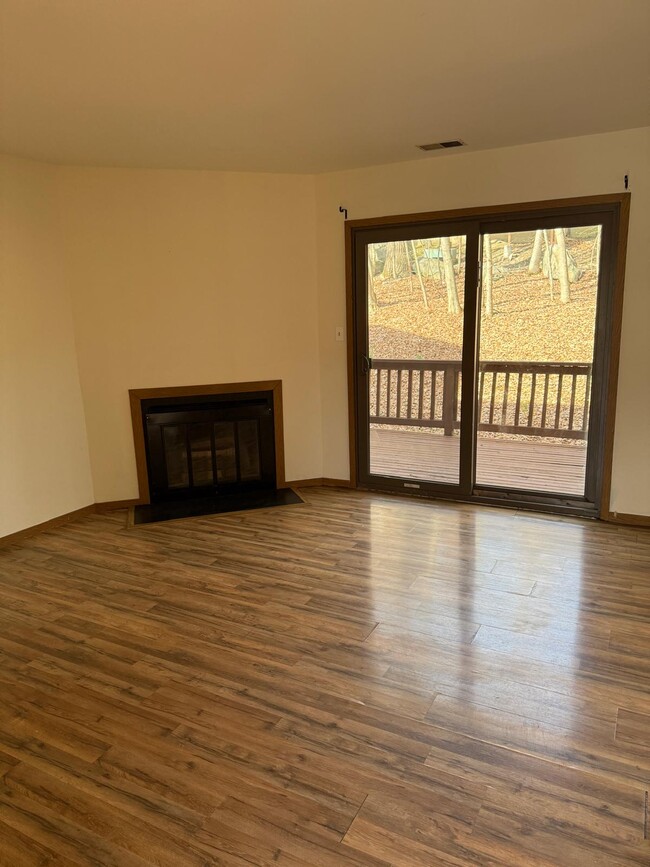 Building Photo - 223 Sterling Ct