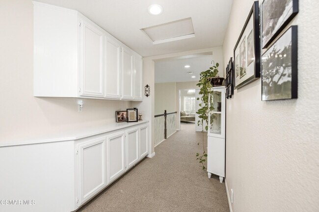 Building Photo - 2670 Grandoaks Dr