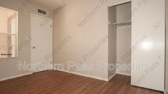 Building Photo - 3121 Wayside St
