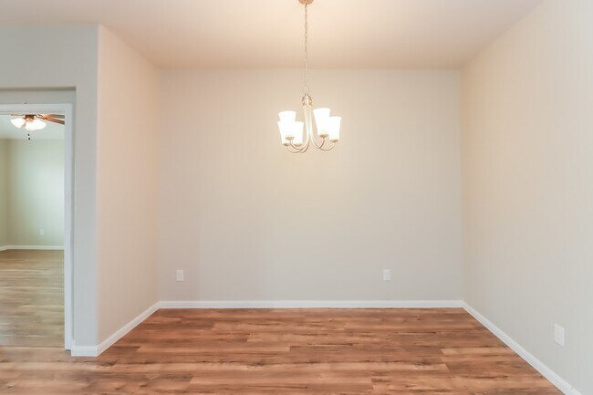 Building Photo - 6010 Diantha St