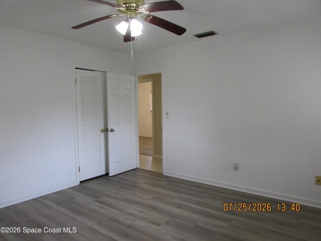 Building Photo - 211 W Laila Dr