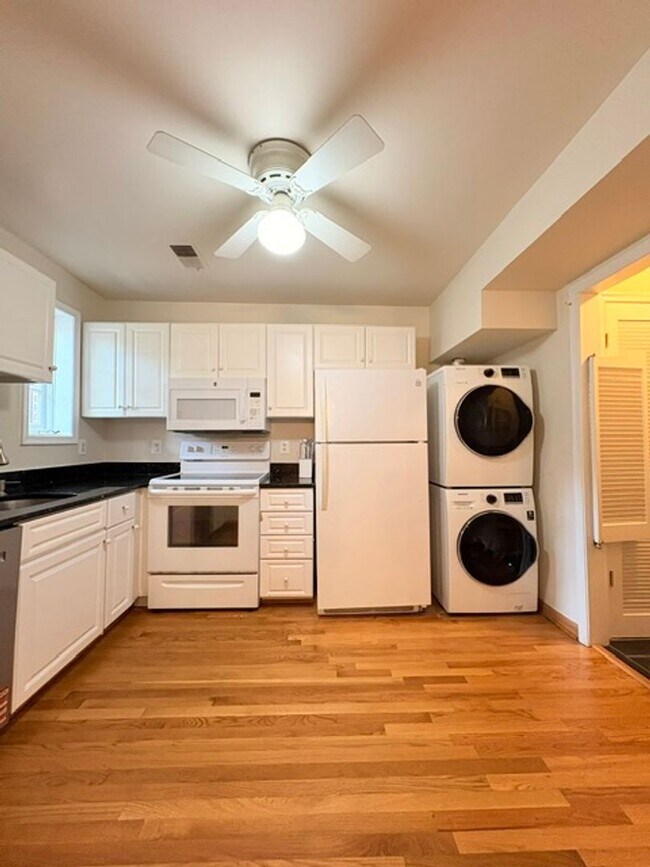 Building Photo - 6718 Kenwood Forest Ln