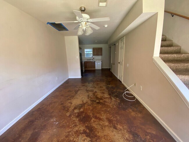 Building Photo - 1723 W Matthews Ave