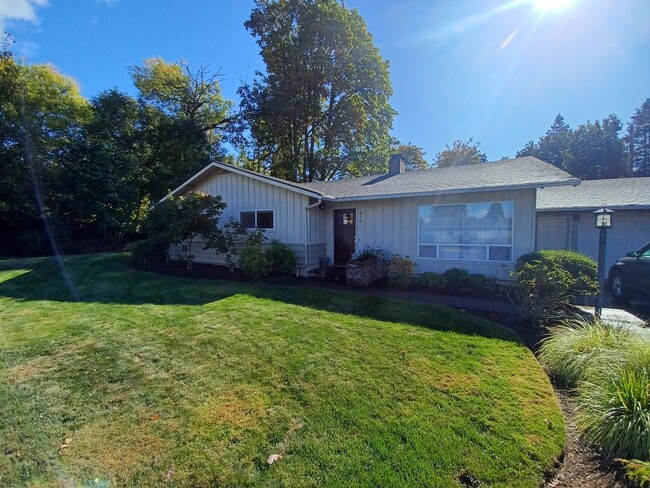 Primary Photo - Spacious Mid-Century 3 bed/2 bath home wit...