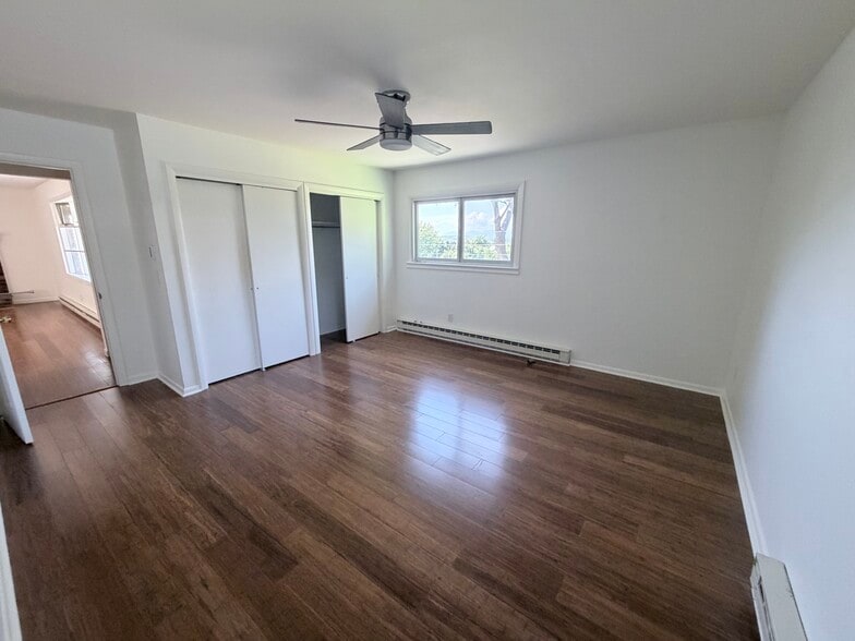 Building Photo - 6 Pleasantview Dr