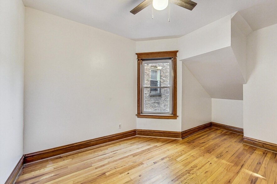 Building Photo - 2254 N Springfield Ave