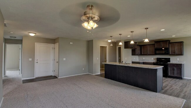 Building Photo - 4 Bedroom Rental Home in Springfield!