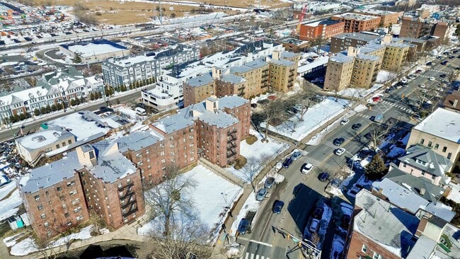 Building Photo - 1817 John F. Kennedy Blvd