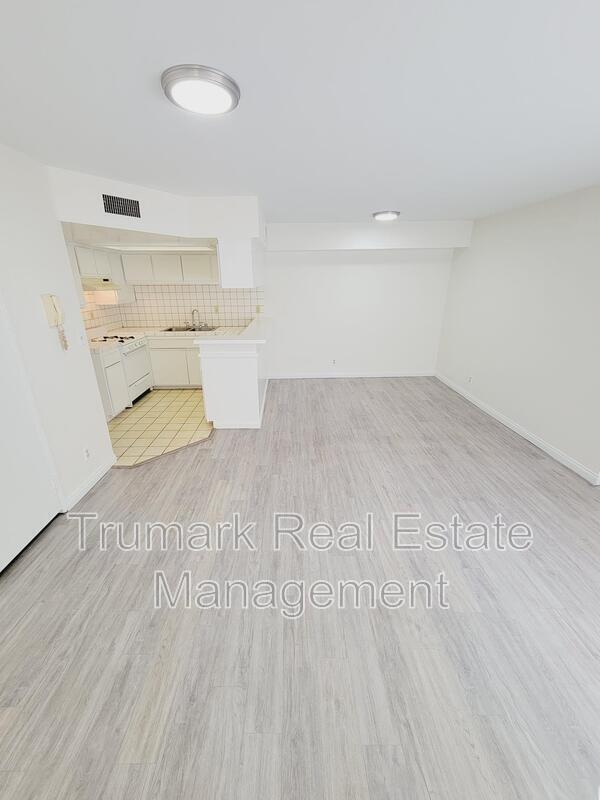 Building Photo - 416 W Milford St