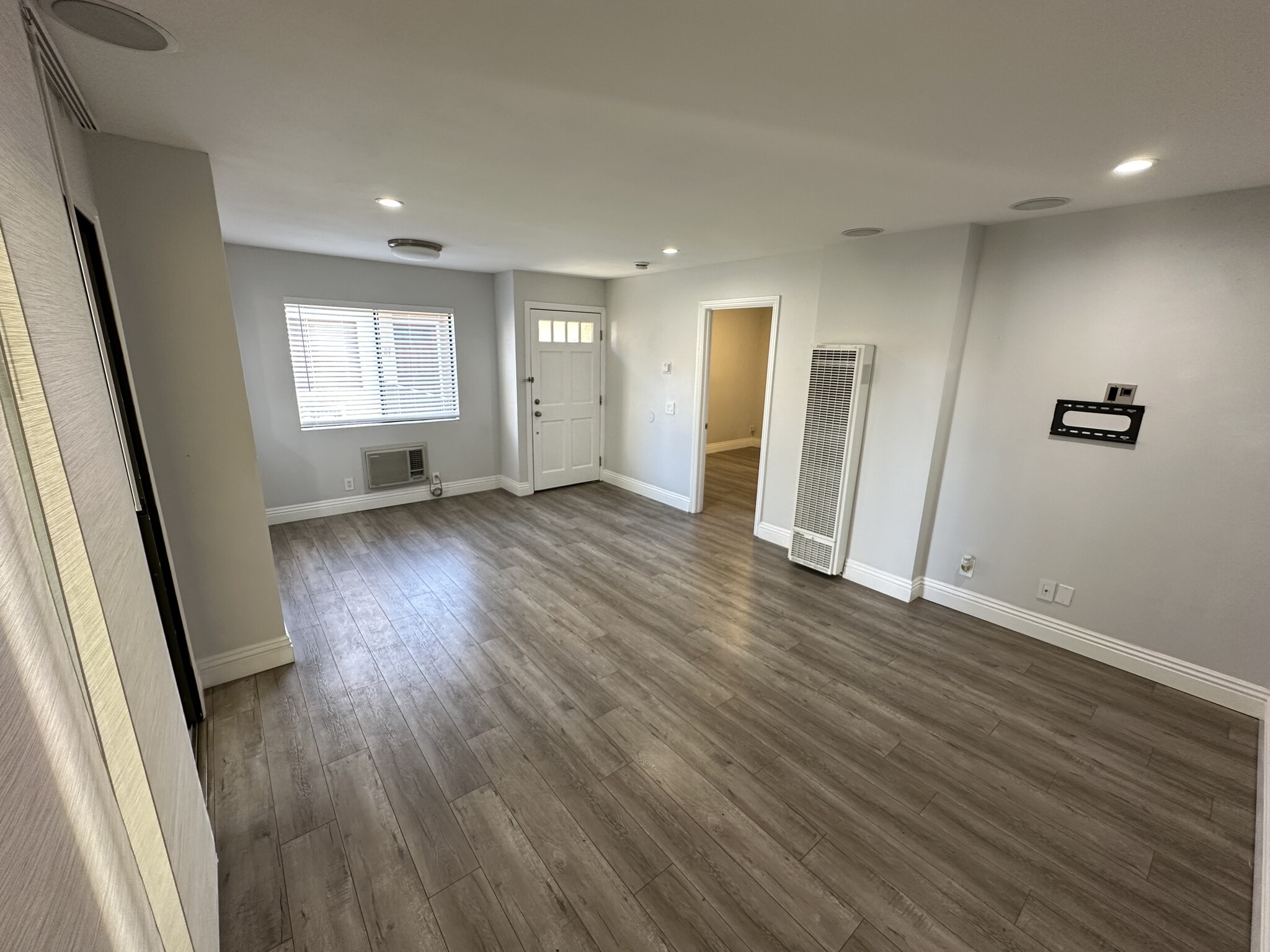 Building Photo - 8213 Jade Coast Rd