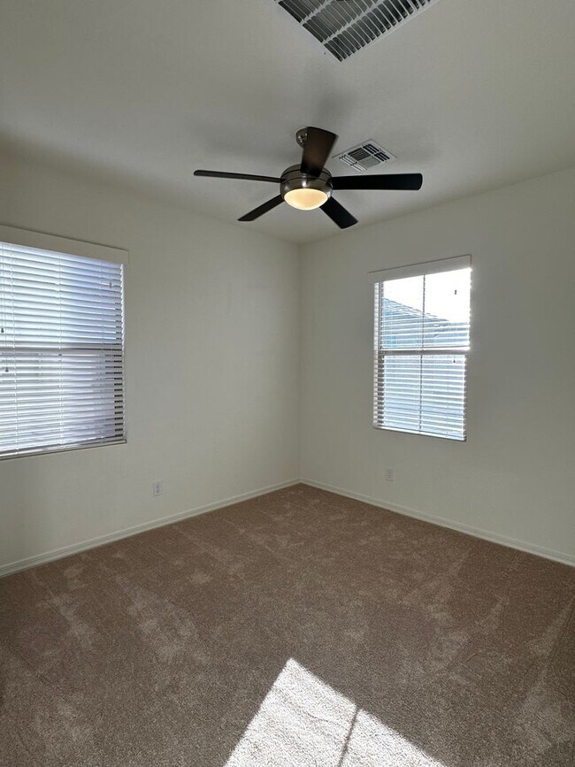 Building Photo - RECKER AND RAY MOVE IN READY 4 BEDROOM 2.5 BATHROOM HOME PERFECTLY LOCATED