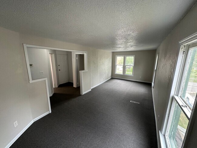 Building Photo - 1016 E Stockbridge Ave