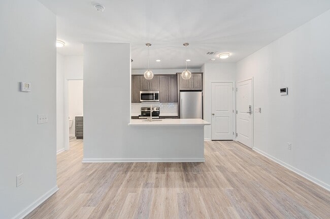 Building Photo - 565 W Lehigh St