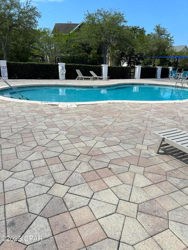 Building Photo - 335 Madison Circle