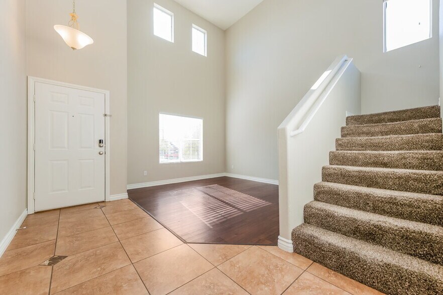 Building Photo - 5305 N Santa Fe Heights St