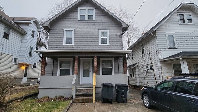 Building Photo - 119 Burton Ave