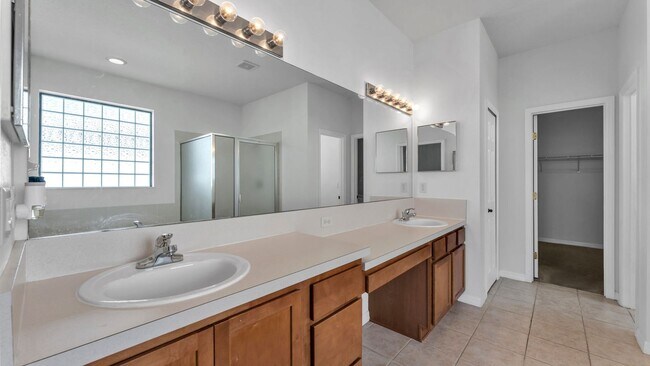 Building Photo - Waterfront home for RENT! 4 bed/2.5 bath