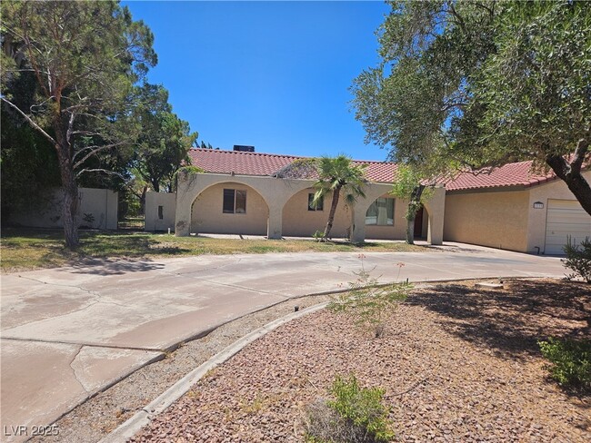 Primary Photo - 7733 Radcliff St