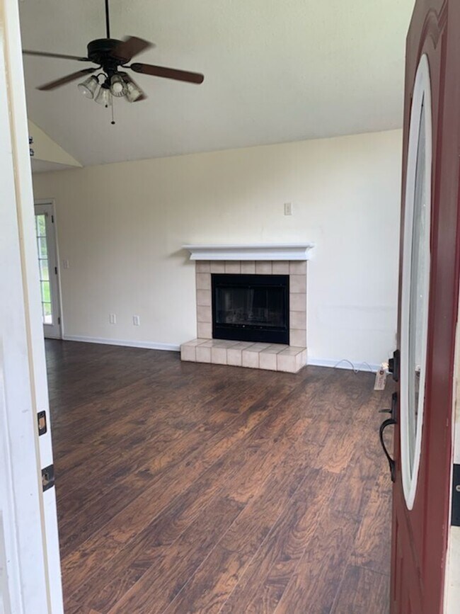 Building Photo - 706 Timber Ridge Trail