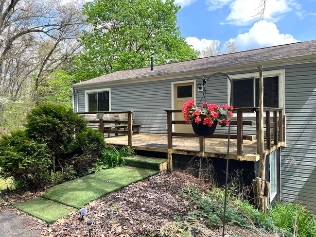 Building Photo - 116 Hickory Hill Ln