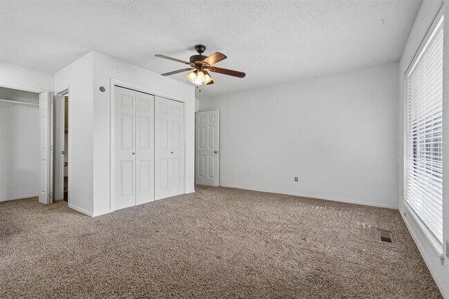Building Photo - 3703 Southwind Ave