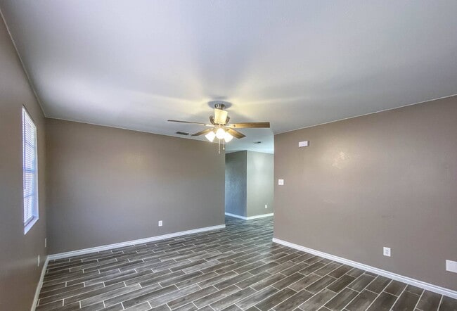 Building Photo - 2208 Shoemaker Dr