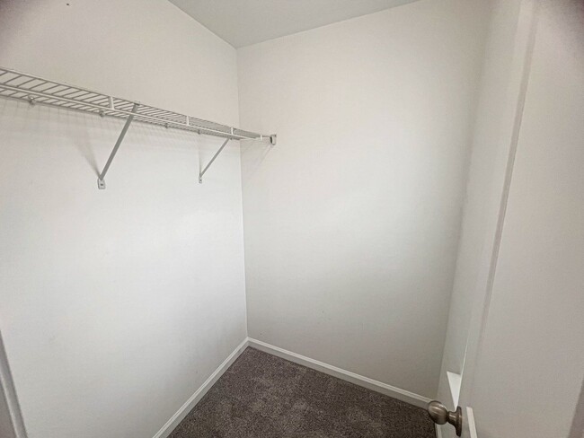 Building Photo - Lovely 2 bedroom 2 1/2 bathroom Townhome in Northeast Greensboro!