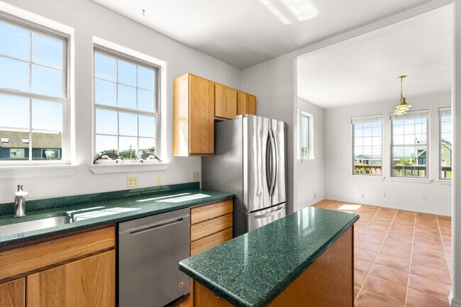 Building Photo - 1140 Ocean Shores Blvd SW