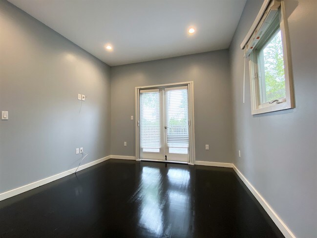 Building Photo - 8532 N W Knoll Dr