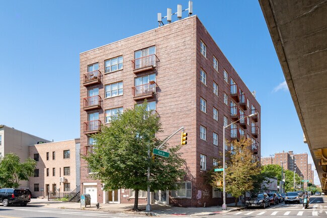 Building Photo - 62 Clermont Ave