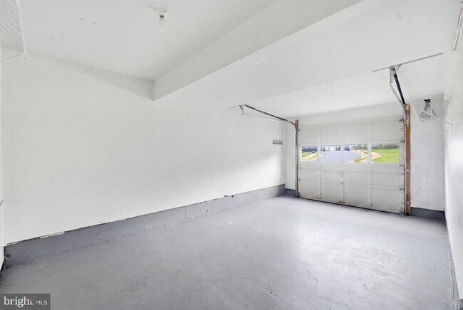 Building Photo - 899 Stonefield Square NE