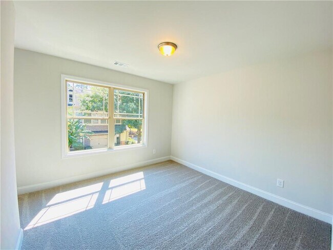 Building Photo - 1099 N Village Dr