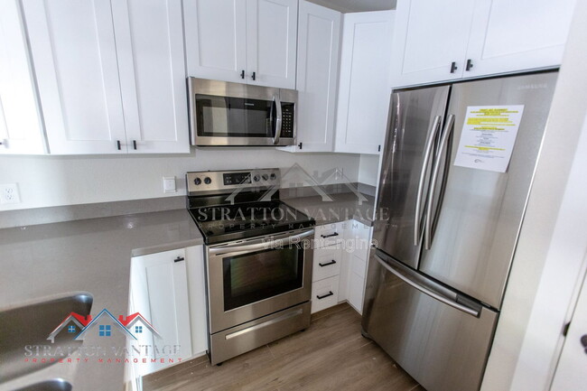 Building Photo - 712 W 14th St