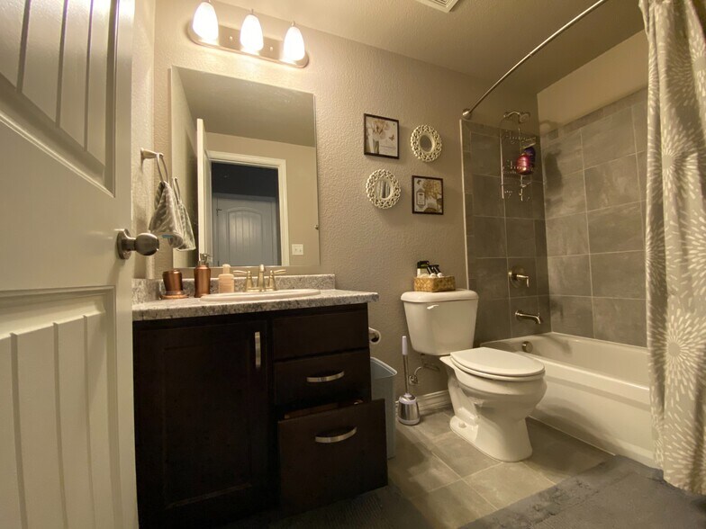 Building Photo - 7451 Thorn Brush Way