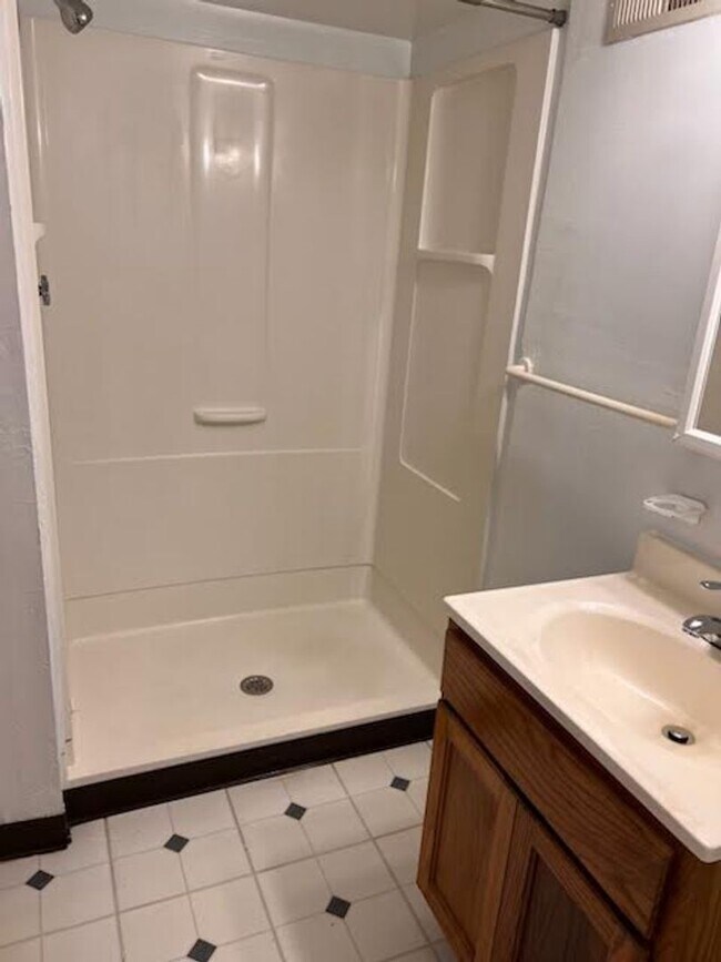 Building Photo - 864 Gary Ave SE