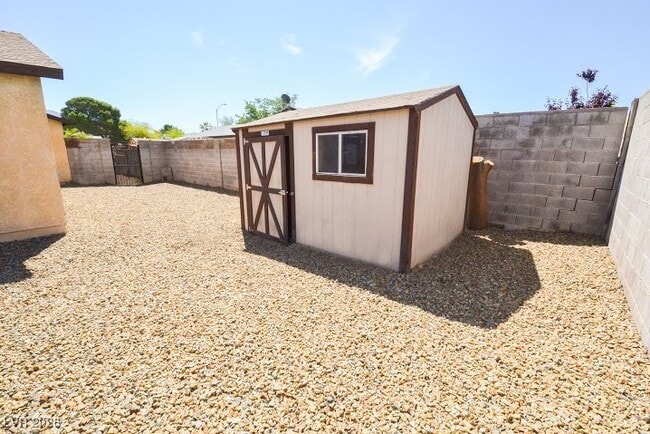 Building Photo - 1108 Meadbrook St