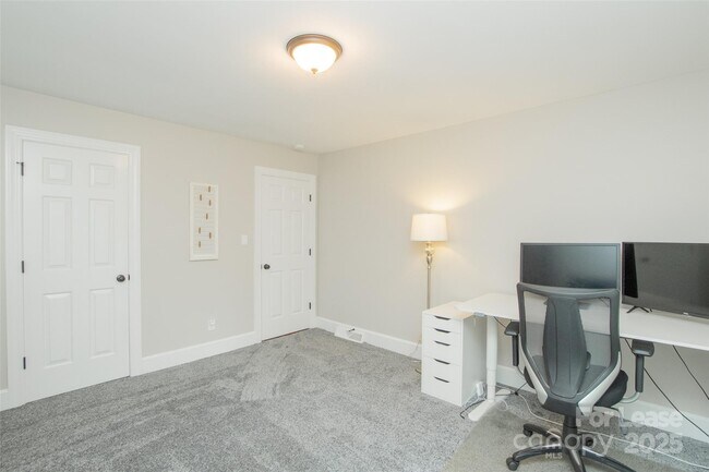 Building Photo - 5110 Chaplin Ln
