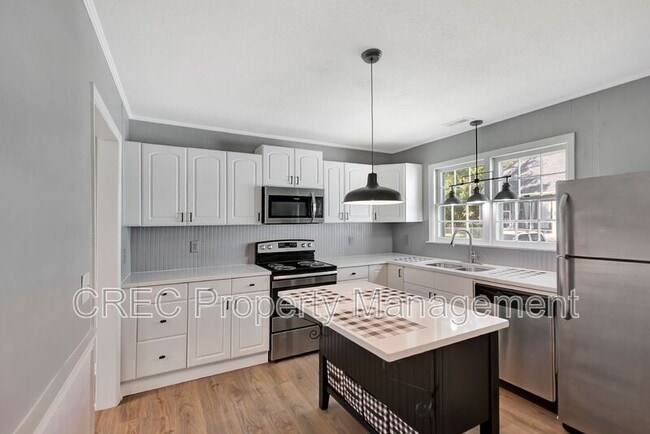 Building Photo - 204 S Hampton St