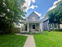 Building Photo - 4 Bedroom 2 Bathroom Fenced Moline Home