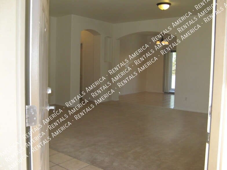 Building Photo - 1378 W Brangus Way