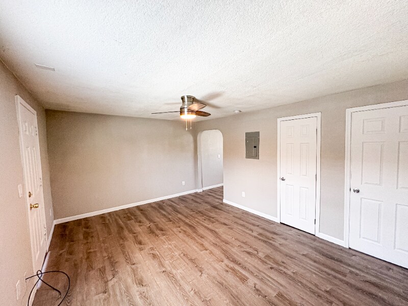 Building Photo - 1110 E Highland Ave